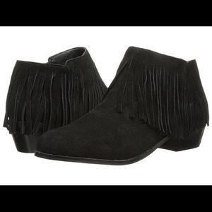 Steve Madden Patzee fringe booties, blk suede. 8.5